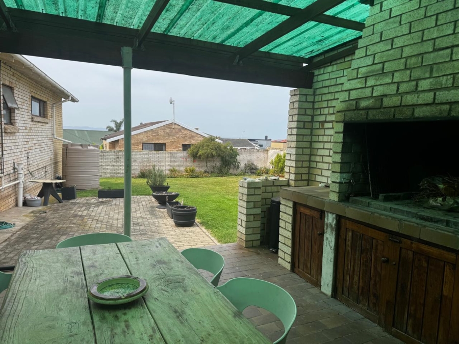 3 Bedroom Property for Sale in Wavecrest Eastern Cape